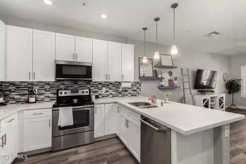 2821 S Skyline -- #135, Mesa, AZ 85212