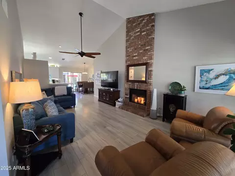 4525 E Desert View Dr, Phoenix, AZ 85044 photo 2