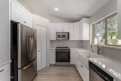 4525 E Desert View Dr, Phoenix, AZ 85044 photo 22