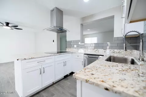 Kitchen - 3128 N 40th Ave, Phoenix, AZ 85019 photo 3 of 4