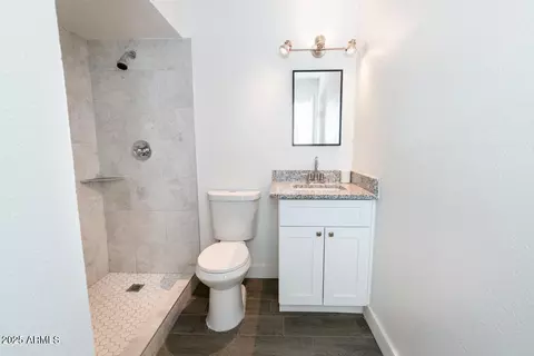 Bath - 3128 N 40th Ave, Phoenix, AZ 85019 photo 2 of 2