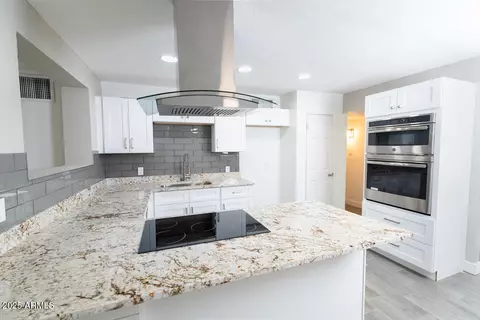 Kitchen - 3128 N 40th Ave, Phoenix, AZ 85019 photo 2 of 4