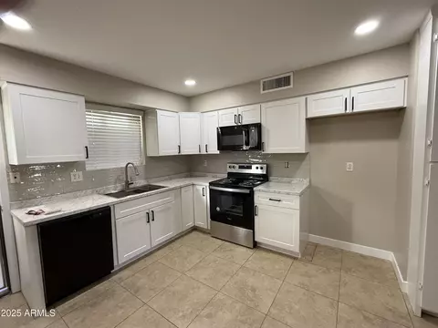 3314 W Del Monico Ln, Phoenix, AZ 85051