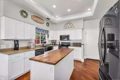 Kitchen - 645 S 54th St, Mesa, AZ 85206 photo 4 of 6