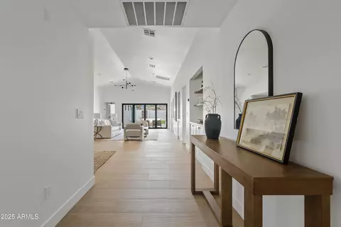 2546 E Roma Ave, Phoenix, AZ 85016 photo 8