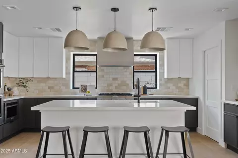 2546 E Roma Ave, Phoenix, AZ 85016 photo 3