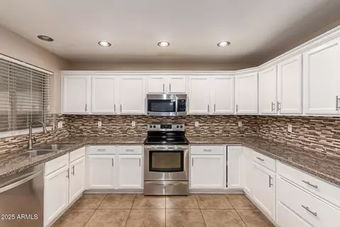 Kitchen - 4715 E Ashurst Dr, Phoenix, AZ 85048 photo 1 of 4