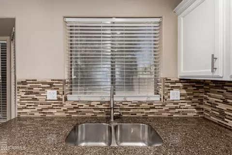 Kitchen - 4715 E Ashurst Dr, Phoenix, AZ 85048 photo 4 of 4