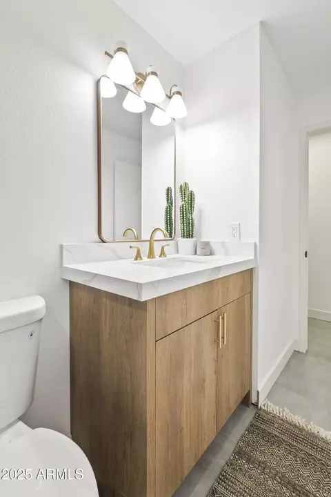 Bath - 10202 W Coolidge St, Phoenix, AZ 85037 photo 8 of 9