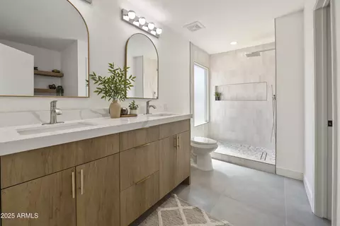 Bath - 10202 W Coolidge St, Phoenix, AZ 85037 photo 1 of 9