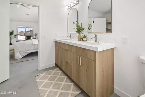 Bath - 10202 W Coolidge St, Phoenix, AZ 85037 photo 5 of 9