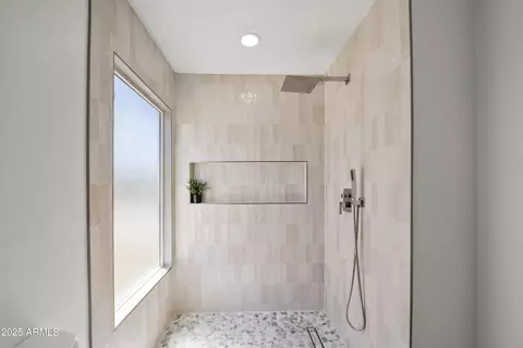 Bath - 10202 W Coolidge St, Phoenix, AZ 85037 photo 2 of 9