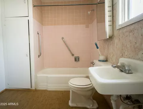 Bath - 1047 E 10th St, Douglas, AZ 85607 photo 1 of 4