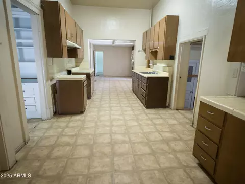 Entry Way - 1047 E 10th St, Douglas, AZ 85607 photo 5 of 9