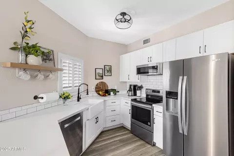 Kitchen - 1576 E Jasper Ct #E, Gilbert, AZ 85296 photo 5 of 6