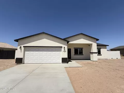 13564 S Capistrano Rd, Arizona City, AZ 85123