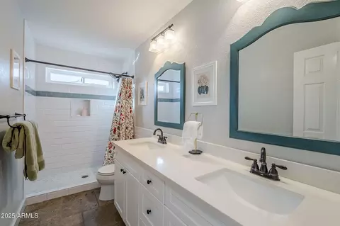 Bath - 2468 E Dry Creek Rd, Phoenix, AZ 85048 photo 2 of 4