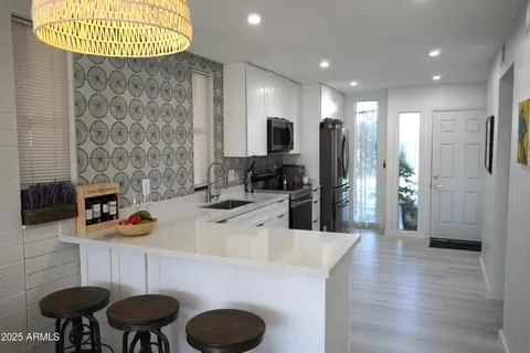Kitchen - 3650 E Montecito Ave #4, Phoenix, AZ 85018 photo 4 of 4