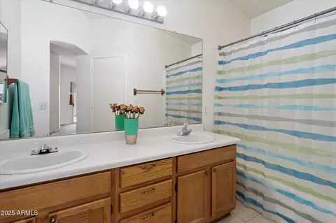 Bath - 156 W Mohawk Dr, Phoenix, AZ 85027 photo 1 of 2