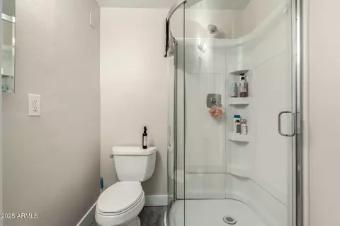 Bath - 2221 E Lynne Ln, Phoenix, AZ 85042 photo 3 of 3