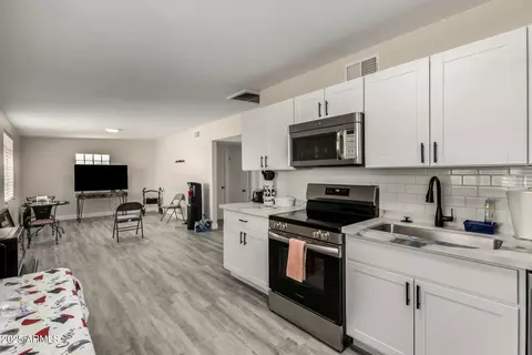Kitchen - 2221 E Lynne Ln, Phoenix, AZ 85042 photo 2 of 3