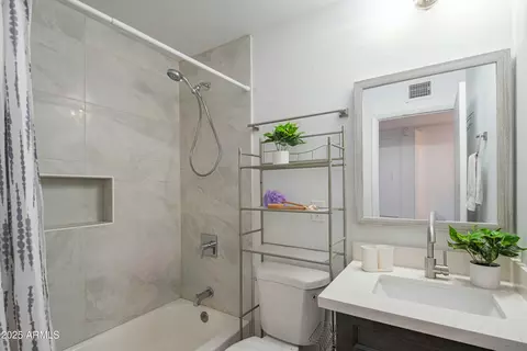 Bath - 10713 E Oasis Dr, Mesa, AZ 85208 photo 3 of 3