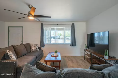 Living - 10713 E Oasis Dr, Mesa, AZ 85208 photo 2 of 5