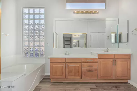Bath - 4718 E Decatur St, Mesa, AZ 85205 photo 3 of 5