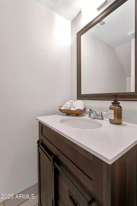 Bath - 1826 E Frier Dr #2, Phoenix, AZ 85020 photo 1 of 1