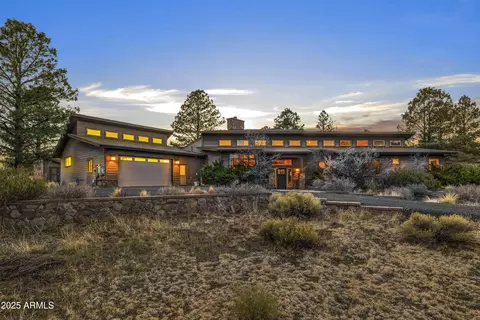 8080 Winchester Dr, Flagstaff, AZ 86004