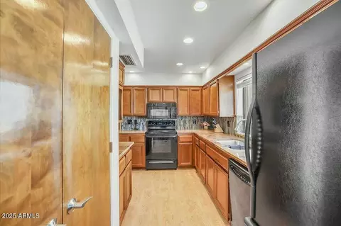 Kitchen - 4618 E Valley View Dr, Phoenix, AZ 85044 photo 2 of 3