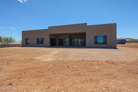 Exterior - 1250 E Smokehouse Trl, Phoenix, AZ 85085 photo 3 of 5