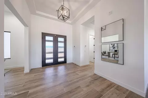 Entry Way - 1250 E Smokehouse Trl, Phoenix, AZ 85085 photo 4 of 8