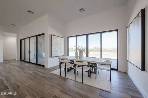 Dining - 1250 E Smokehouse Trl, Phoenix, AZ 85085 photo 3 of 4
