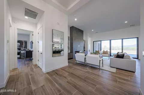 Entry Way - 1250 E Smokehouse Trl, Phoenix, AZ 85085 photo 1 of 8