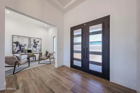 Entry Way - 1250 E Smokehouse Trl, Phoenix, AZ 85085 photo 3 of 8
