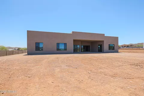 Exterior - 1250 E Smokehouse Trl, Phoenix, AZ 85085 photo 4 of 5