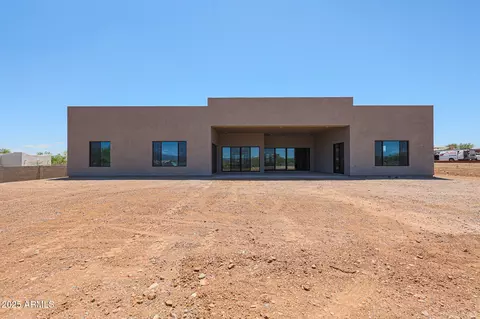 Exterior - 1250 E Smokehouse Trl, Phoenix, AZ 85085 photo 2 of 5