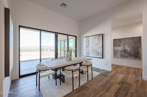 Dining - 1250 E Smokehouse Trl, Phoenix, AZ 85085 photo 1 of 4