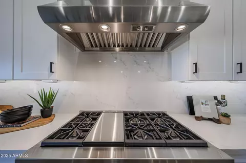 Kitchen - 1250 E Smokehouse Trl, Phoenix, AZ 85085 photo 4 of 7