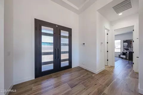 Entry Way - 1250 E Smokehouse Trl, Phoenix, AZ 85085 photo 2 of 8