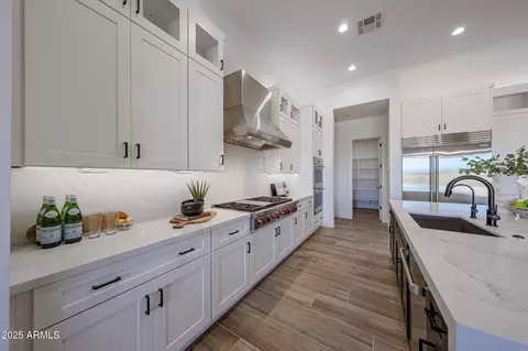 Kitchen - 1250 E Smokehouse Trl, Phoenix, AZ 85085 photo 3 of 7