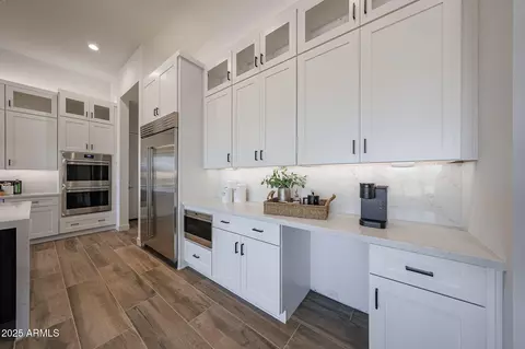 Kitchen - 1250 E Smokehouse Trl, Phoenix, AZ 85085 photo 2 of 7