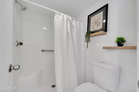 Bath - 1950 E Paradise Ln, Phoenix, AZ 85022 photo 2 of 3