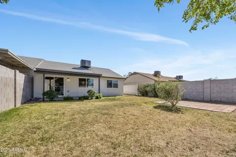 Exterior - 1950 E Paradise Ln, Phoenix, AZ 85022 photo 2 of 3