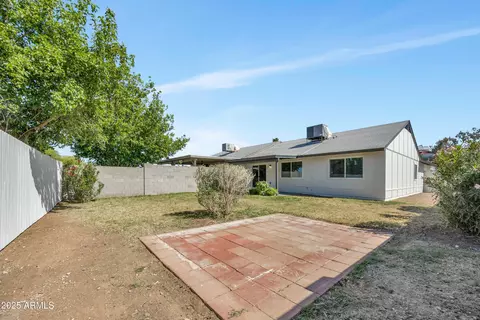 Exterior - 1950 E Paradise Ln, Phoenix, AZ 85022 photo 3 of 3