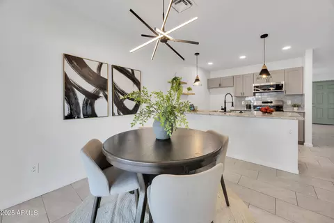 Dining - 1950 E Paradise Ln, Phoenix, AZ 85022 photo 2 of 2
