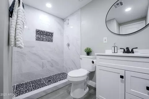 Bath - 6130 N 27th Ave, Phoenix, AZ 85017 photo 1 of 4