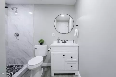 Bath - 6130 N 27th Ave, Phoenix, AZ 85017 photo 2 of 4