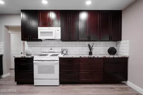 Kitchen - 6130 N 27th Ave, Phoenix, AZ 85017 photo 3 of 4